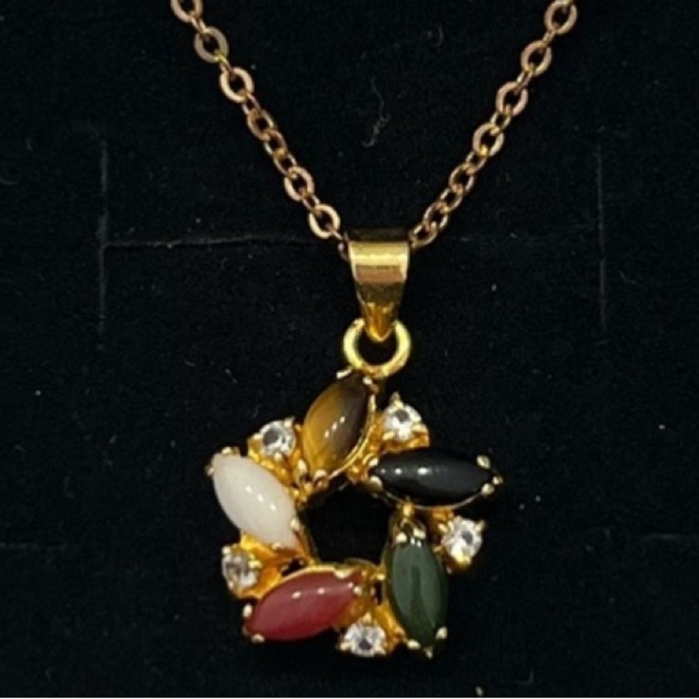 Multicolour stone necklace
Gold tone chain
Vintage
18”